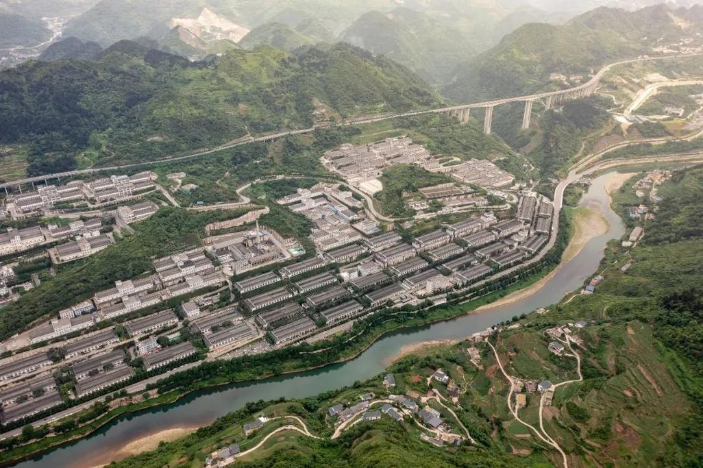 贵州茅台镇酒厂全景